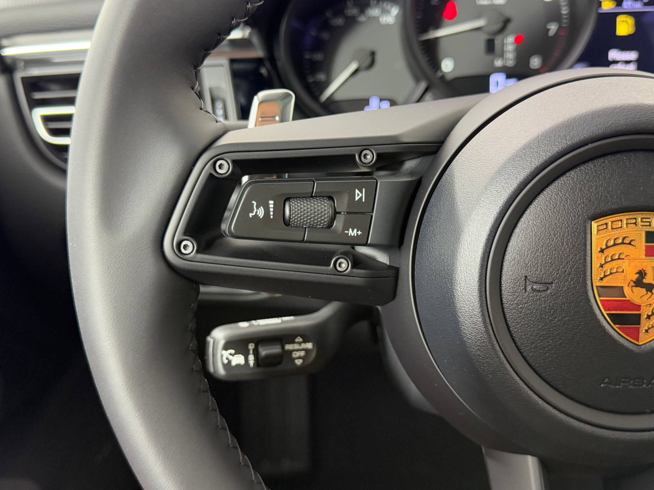 Certified 2026 Porsche Macan AWD/4WD image 17