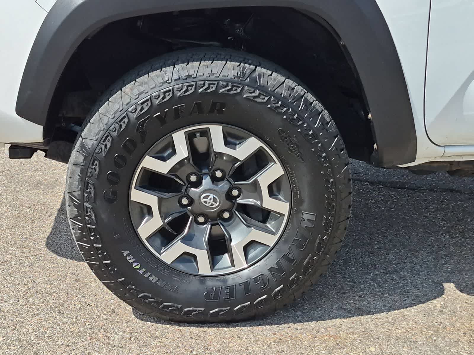 Used 2019 Toyota Tacoma TRD Off-Road AWD/4WD image 14