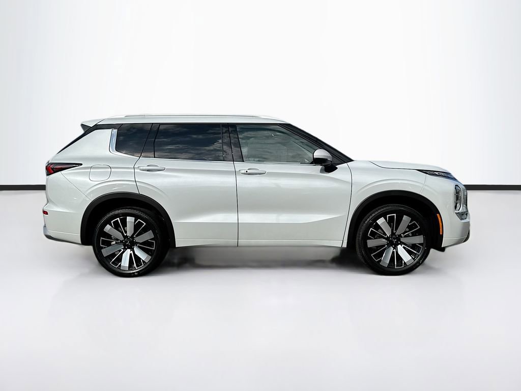 Used 2025 Mitsubishi Outlander SEL image 5