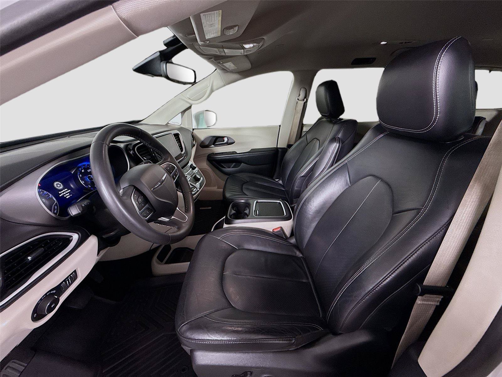 Used 2022 Chrysler Pacifica Touring-L FWD image 14