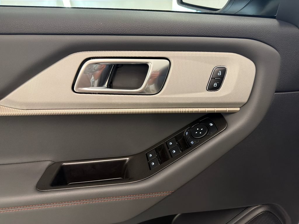 New 2027 Ford Explorer Active RWD image 12