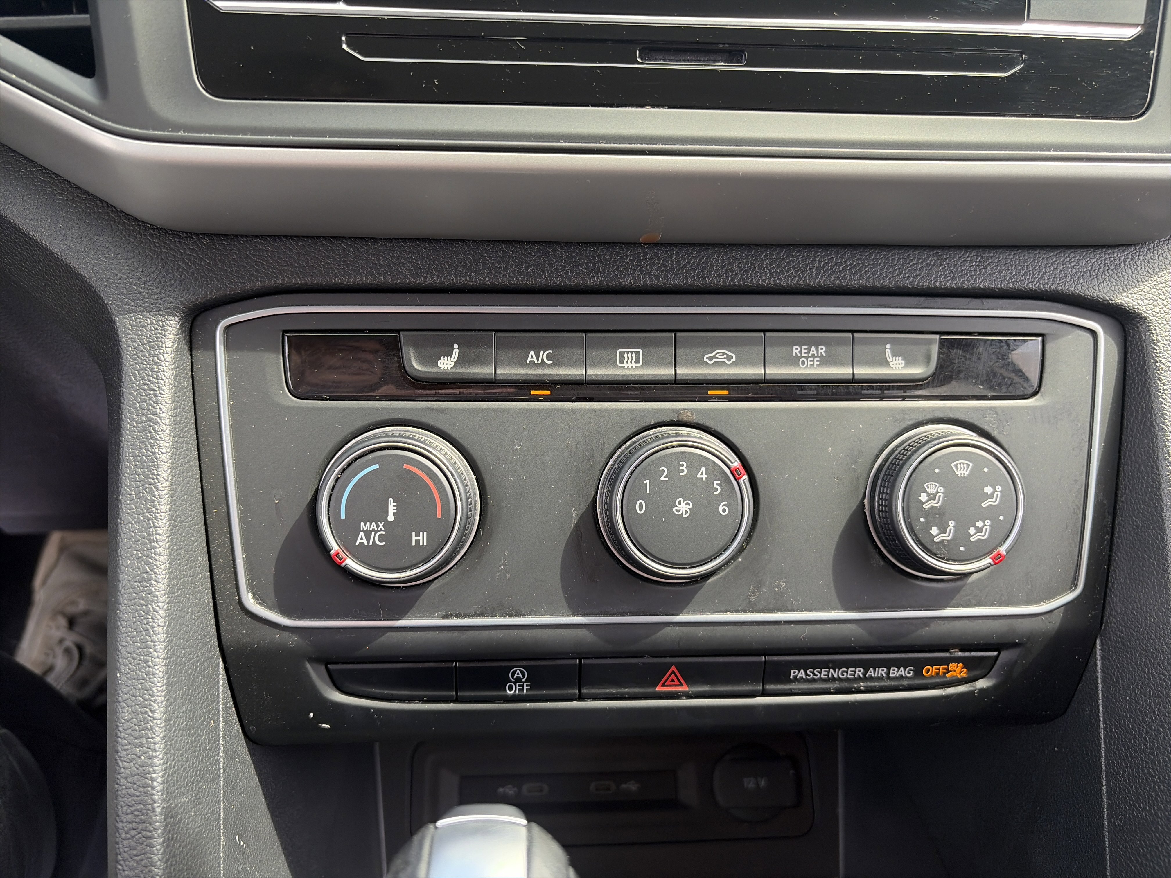 Used 2023 Volkswagen Atlas SE image 42