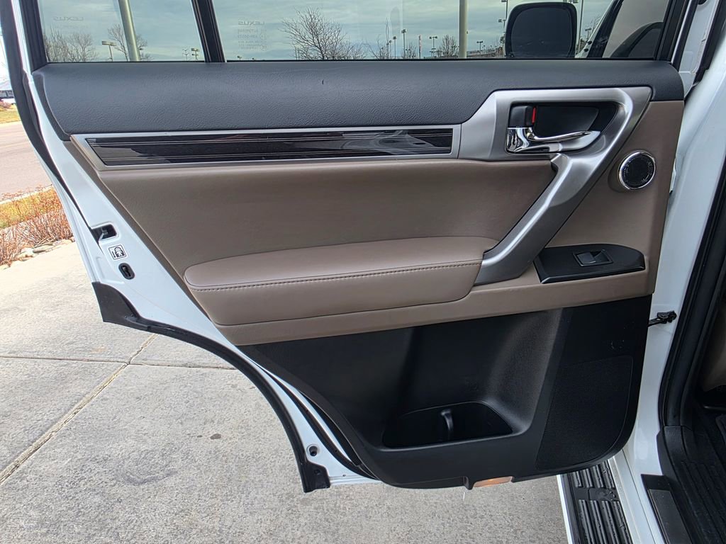Used 2022 Lexus GX 460 Luxury image 24