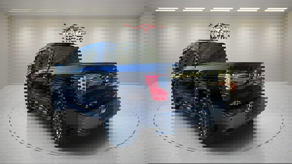 Used 2018 Nissan Titan Platinum Reserve image 3