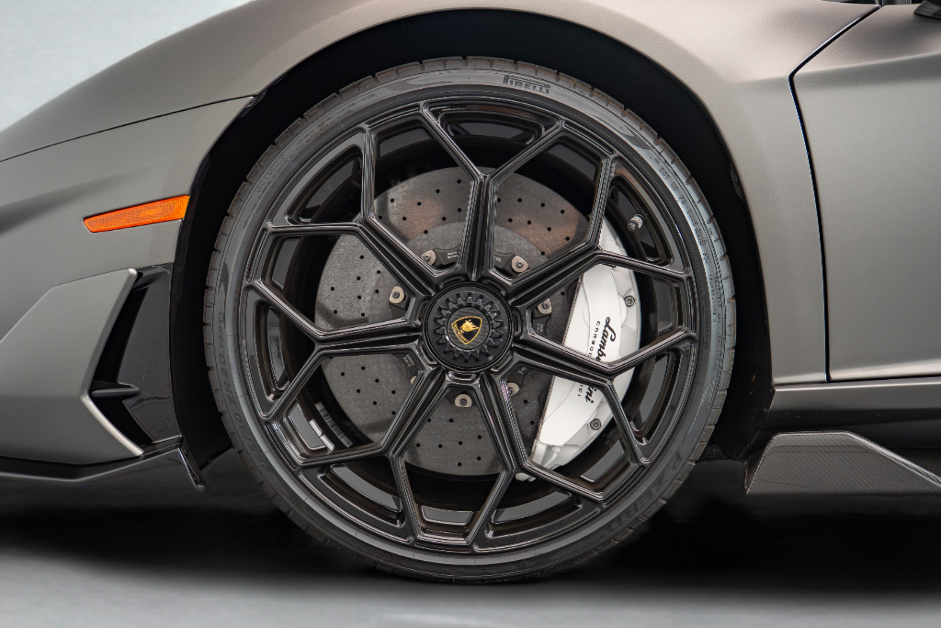 Used 2020 Lamborghini Aventador SVJ AWD/4WD image 21