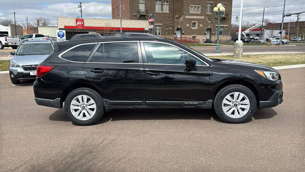 Used 2016 Subaru Outback 2.5i Premium image 4