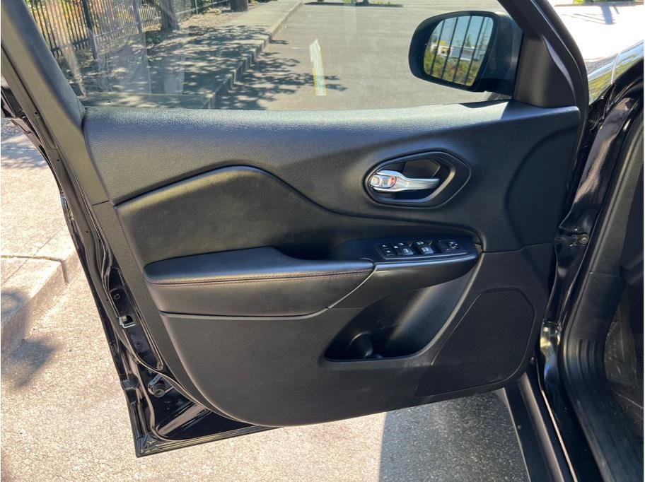 Used 2020 Jeep Cherokee Trailhawk w/ Cold Weather Group image 8