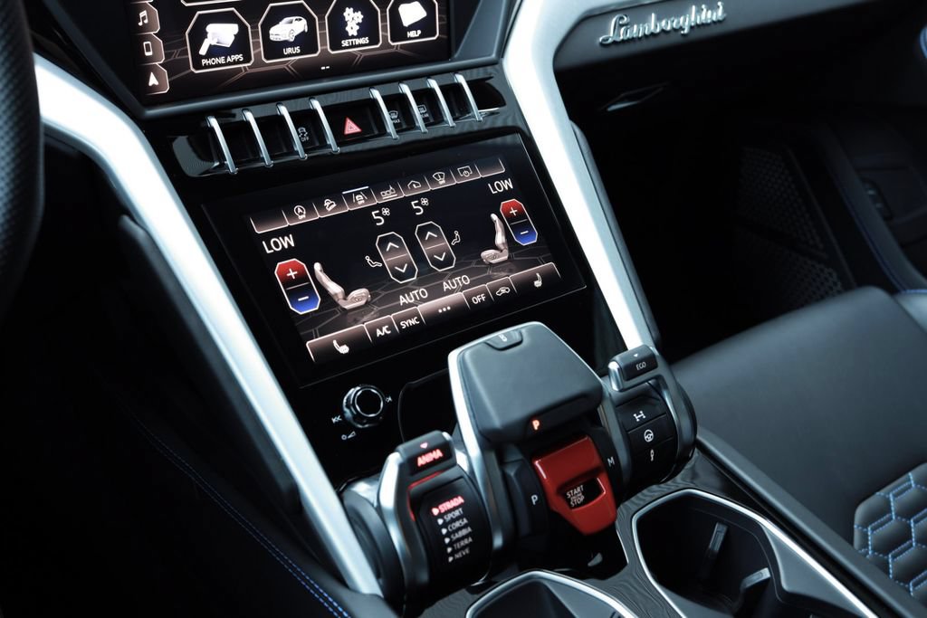 Used 2019 Lamborghini Urus AWD/4WD image 23