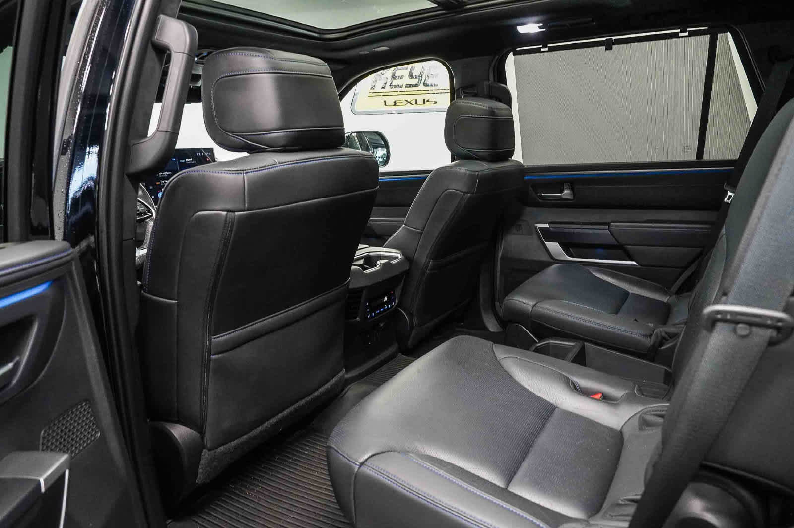 Used 2024 Toyota Sequoia Platinum AWD/4WD image 19