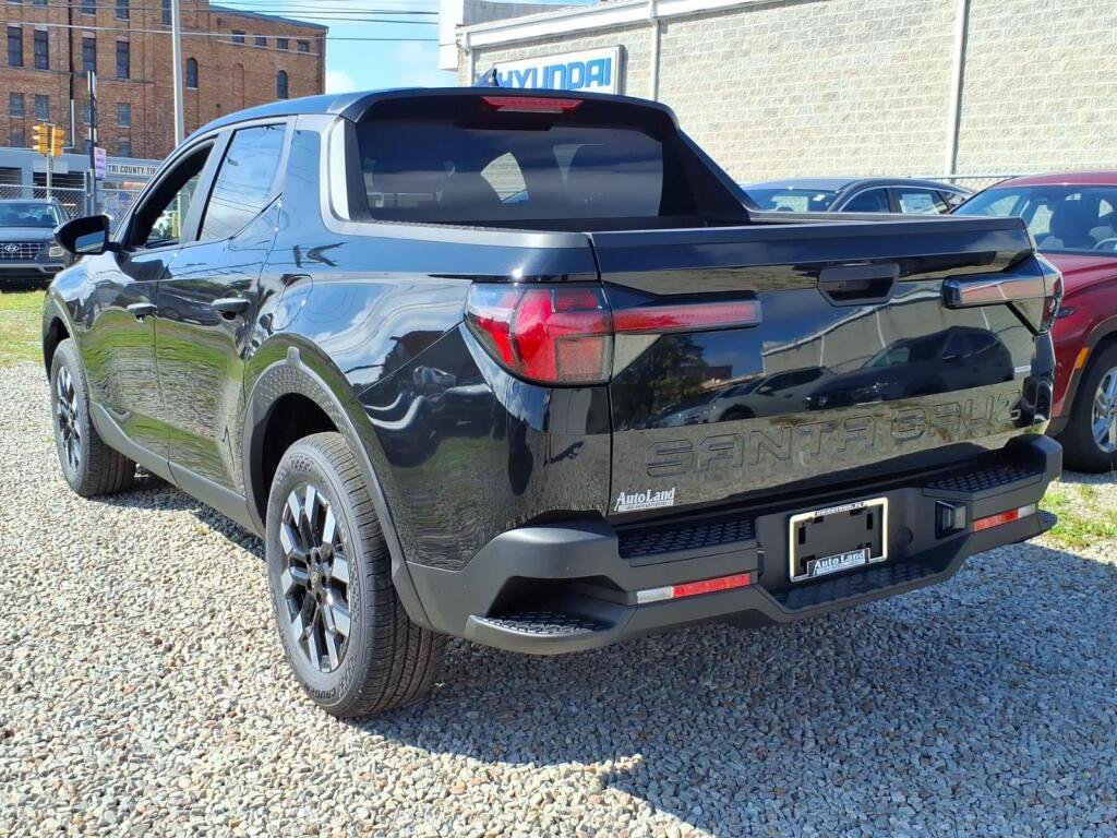 New 2027 Hyundai Santa Cruz SE AWD/4WD image 2