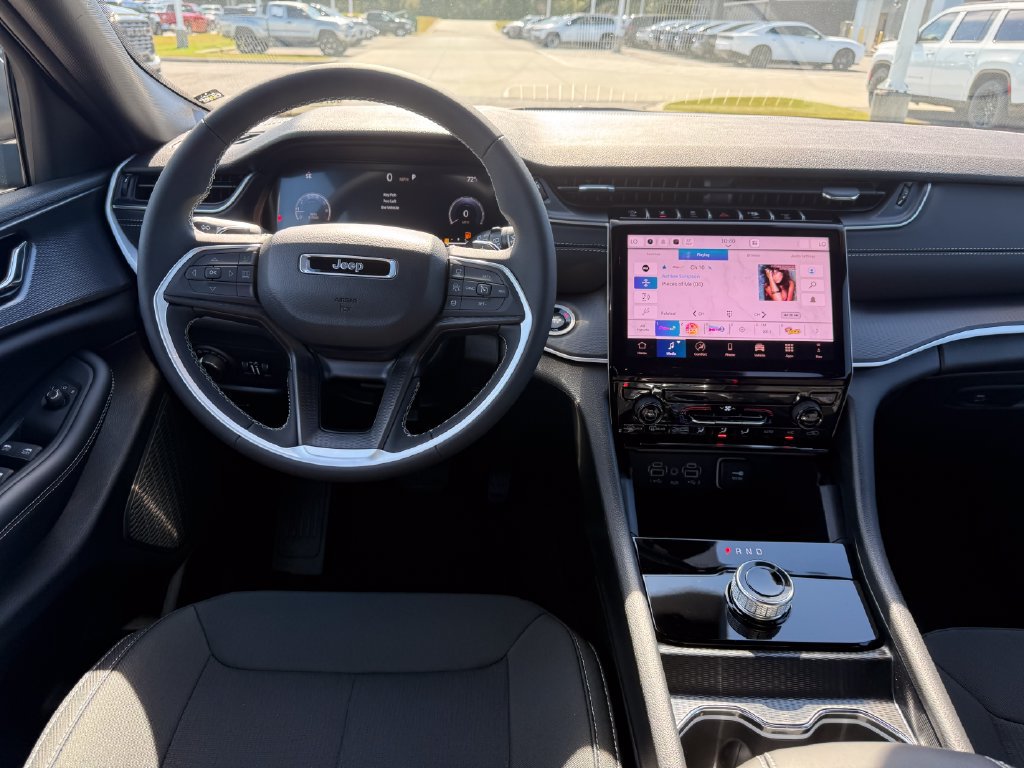 New 2027 Jeep Grand Cherokee Laredo RWD image 8