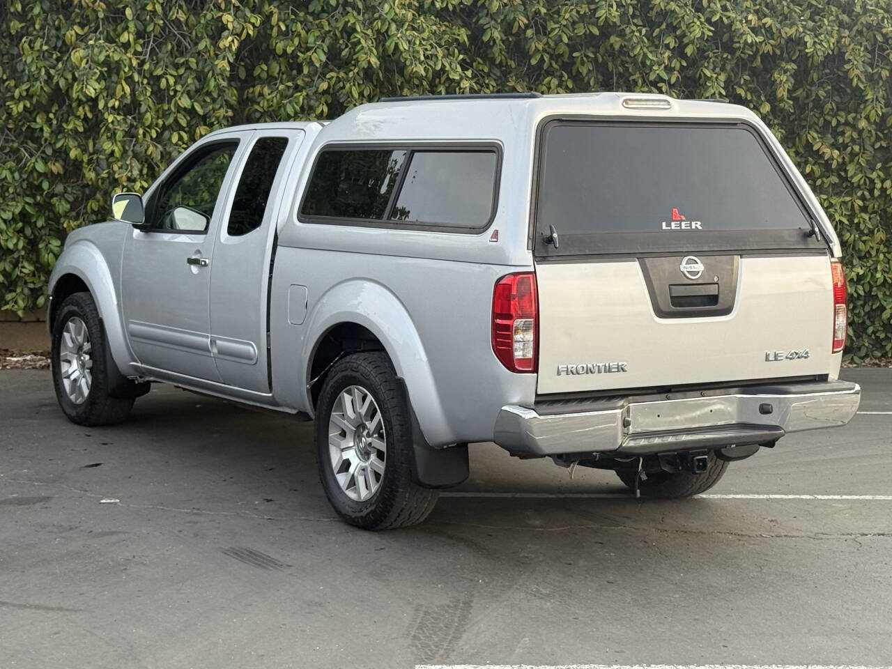 Used 2010 Nissan Frontier LE AWD/4WD image 5