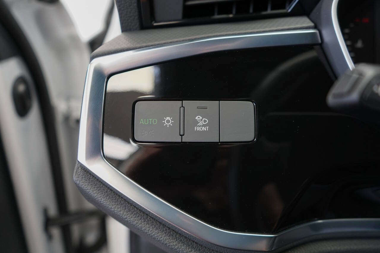 Used 2024 Audi Q3 2.0T Premium Plus w/ Premium Plus Package image 47