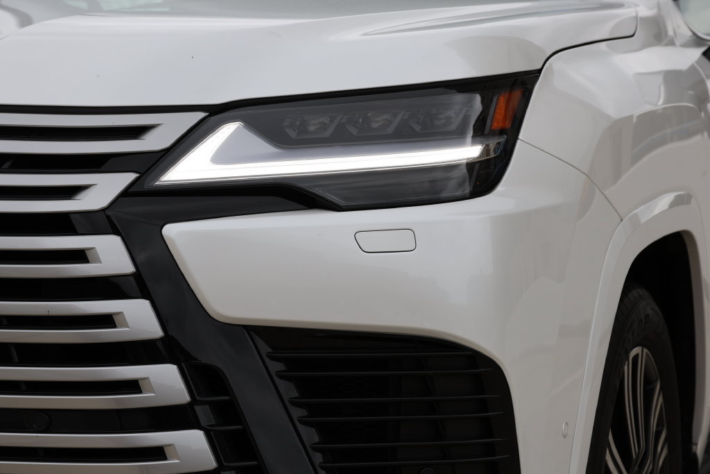 Used 2026 Lexus LX 700h Luxury AWD/4WD image 5