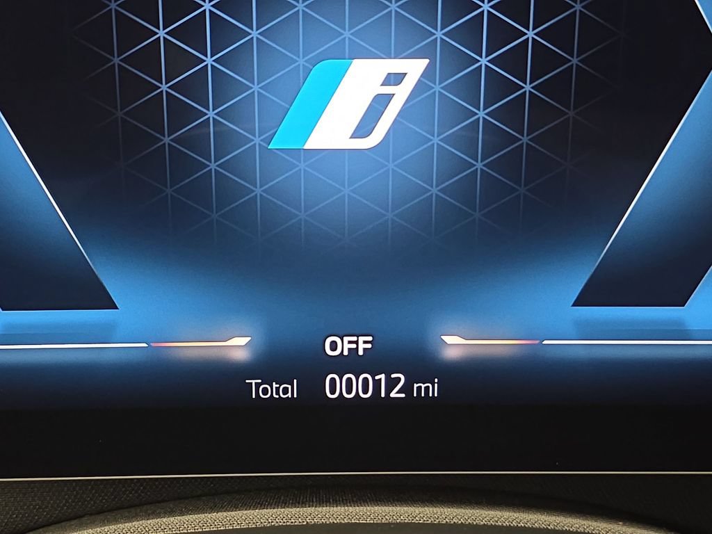 New 2026 BMW i7 xDrive60 w/ Executive Package AWD/4WD image 17