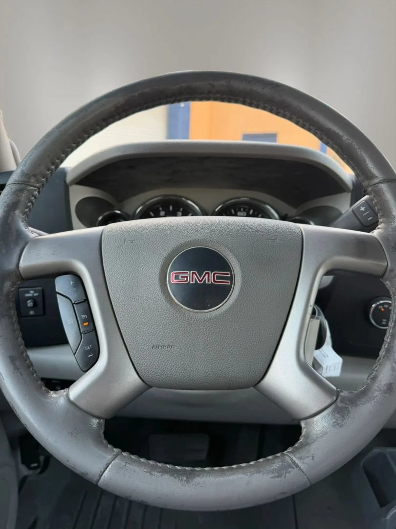 Used 2007 GMC Sierra 2500 SLE w/ Z71 Off-Road Package AWD/4WD image 19