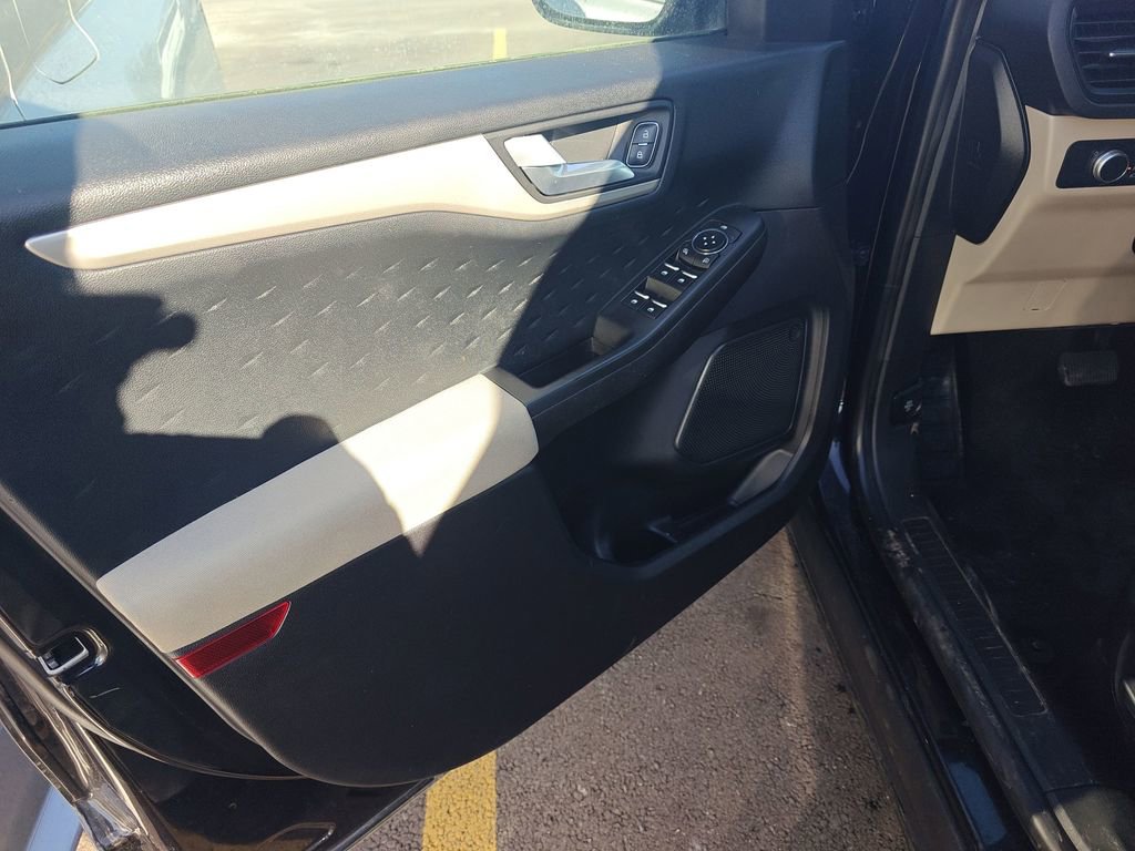 Used 2020 Ford Escape SE image 5