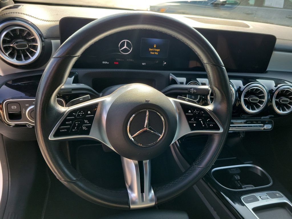Used 2025 Mercedes-Benz CLA 250 image 25