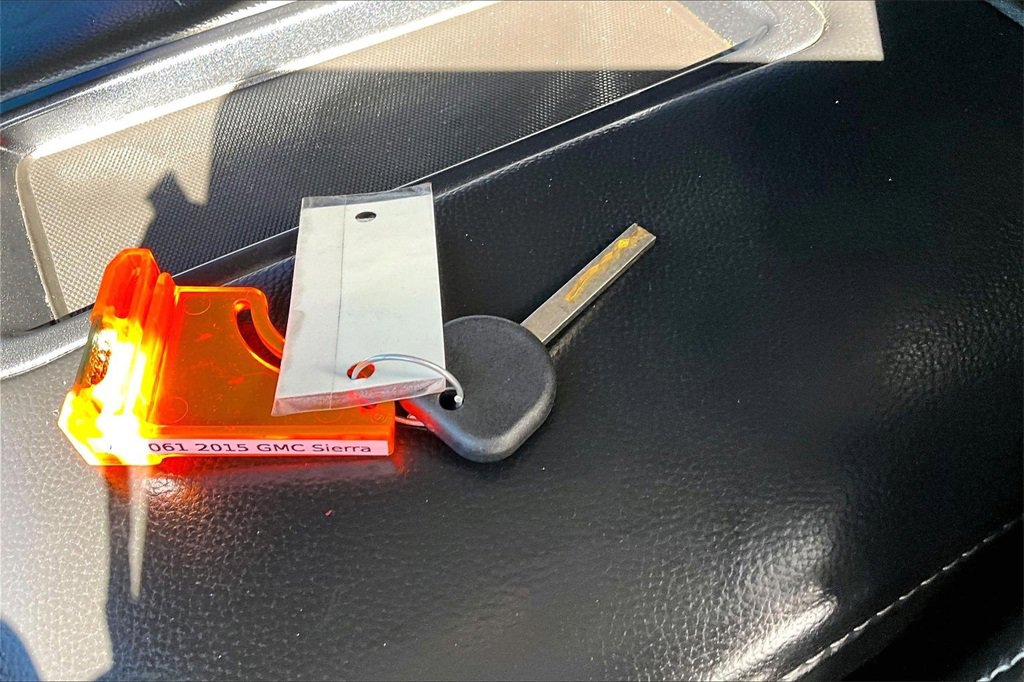 Used 2015 GMC Sierra 2500 Denali w/ Duramax Plus Package image 26