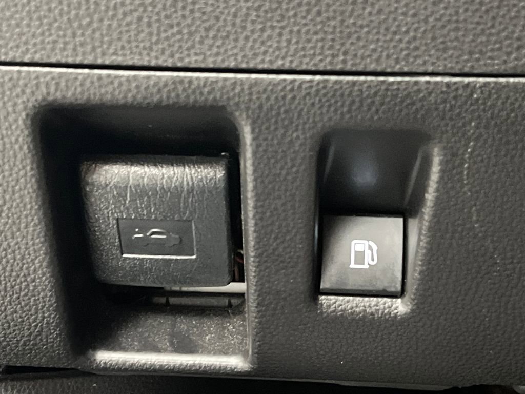 Used 2025 Toyota Highlander XLE FWD image 53