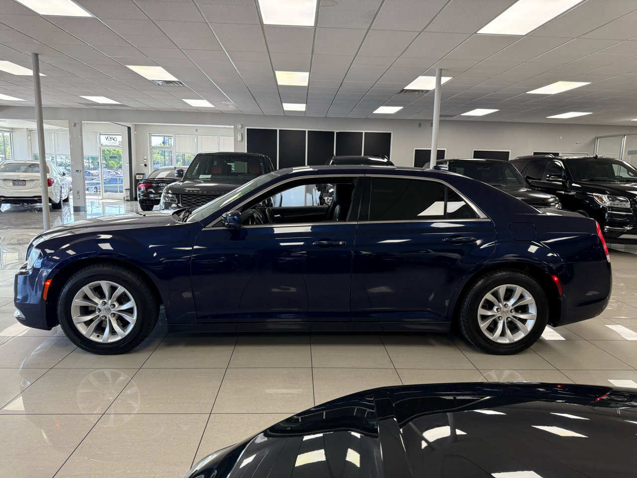 Used 2015 Chrysler 300 Limited image 3