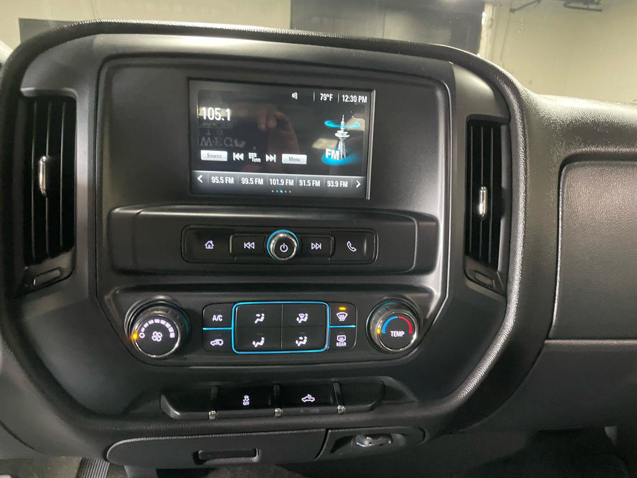 Used 2017 Chevrolet Silverado 1500 Custom w/ Custom Convenience Package AWD/4WD image 22