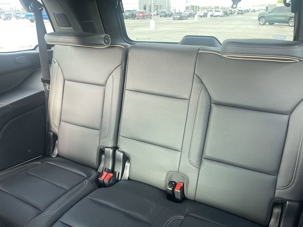 Used 2024 GMC Yukon SLT w/ SLT Luxury Package image 29