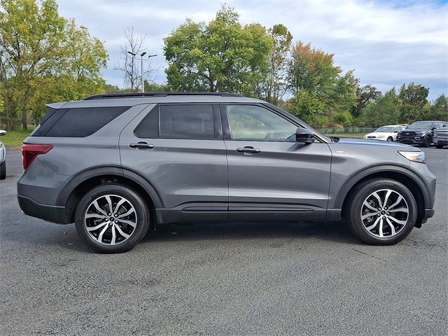 Used 2022 Ford Explorer ST-Line w/ Class IV Trailer Tow Package image 11