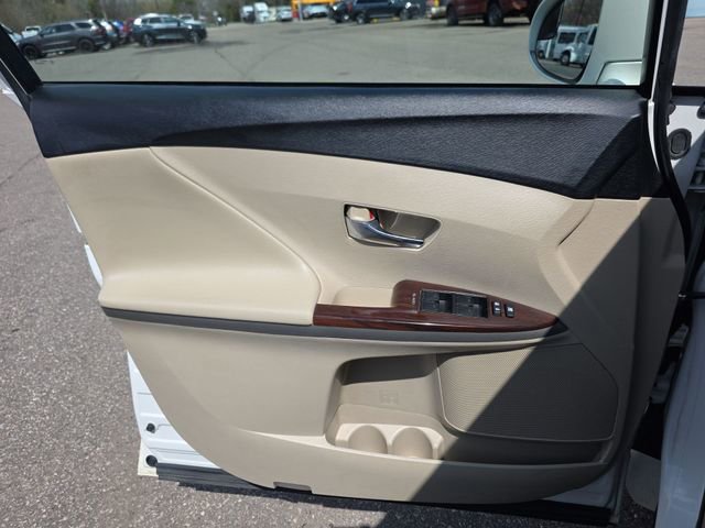 Used 2015 Toyota Venza LE FWD image 13