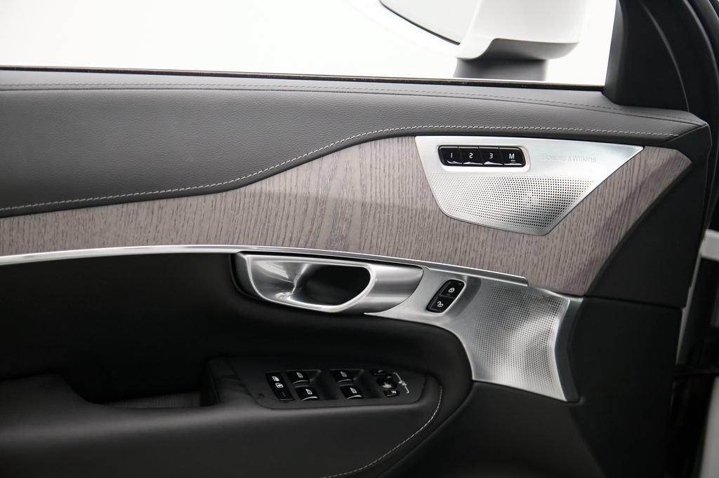 Certified 2024 Volvo XC90 B6 Ultimate AWD/4WD image 11