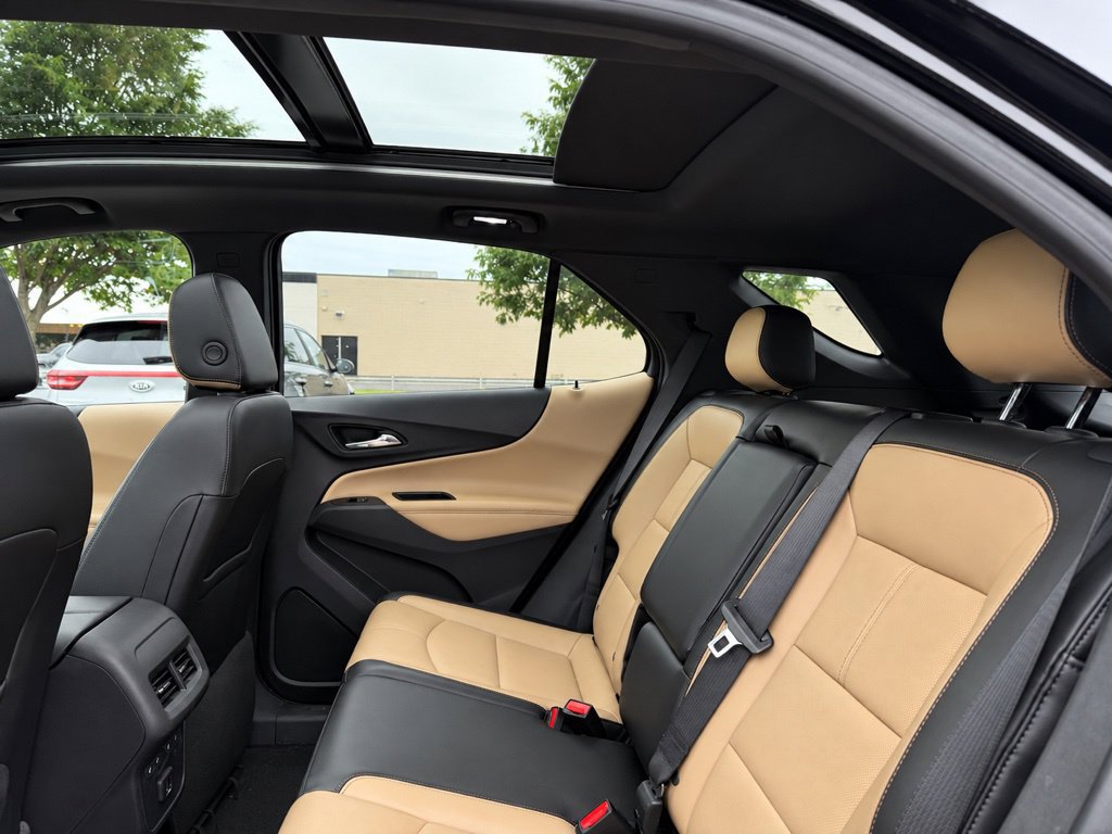Used 2023 Chevrolet Equinox Premier AWD/4WD image 16