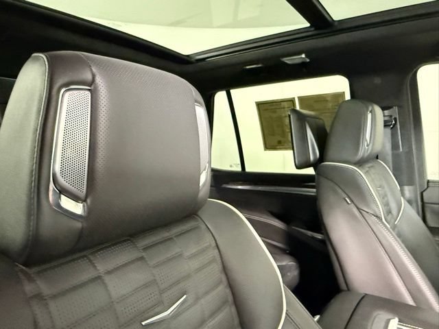 Certified 2025 Cadillac Escalade Sport Platinum w/ LPO, ONYX Package AWD/4WD image 34