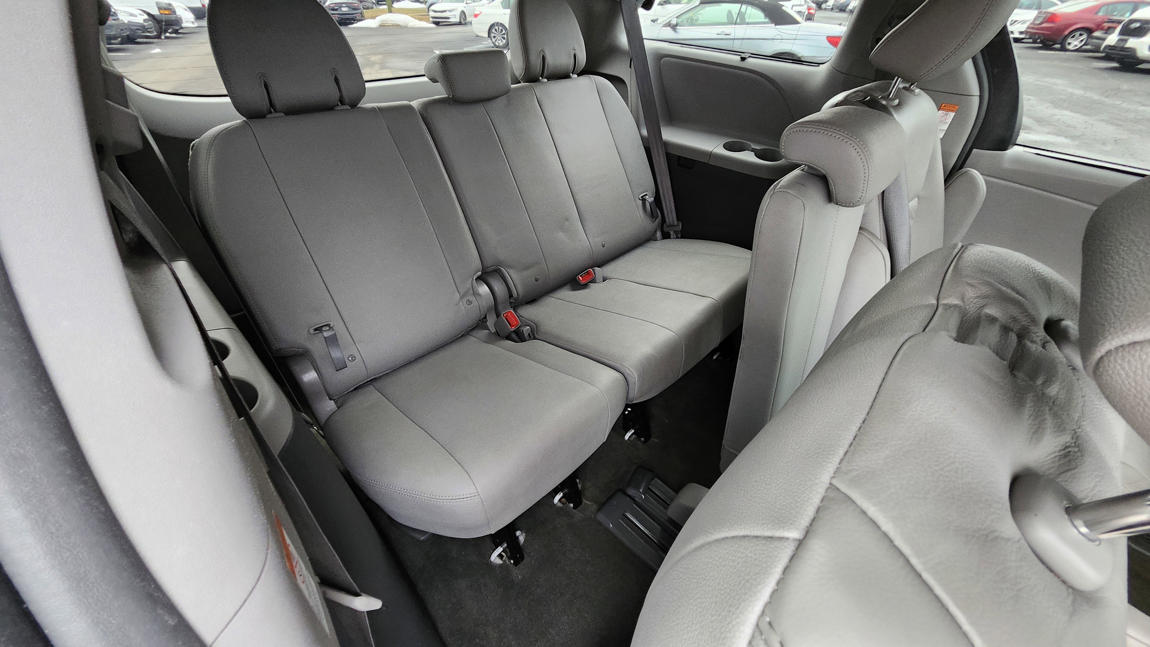 Used 2017 Toyota Sienna XLE Premium image 19