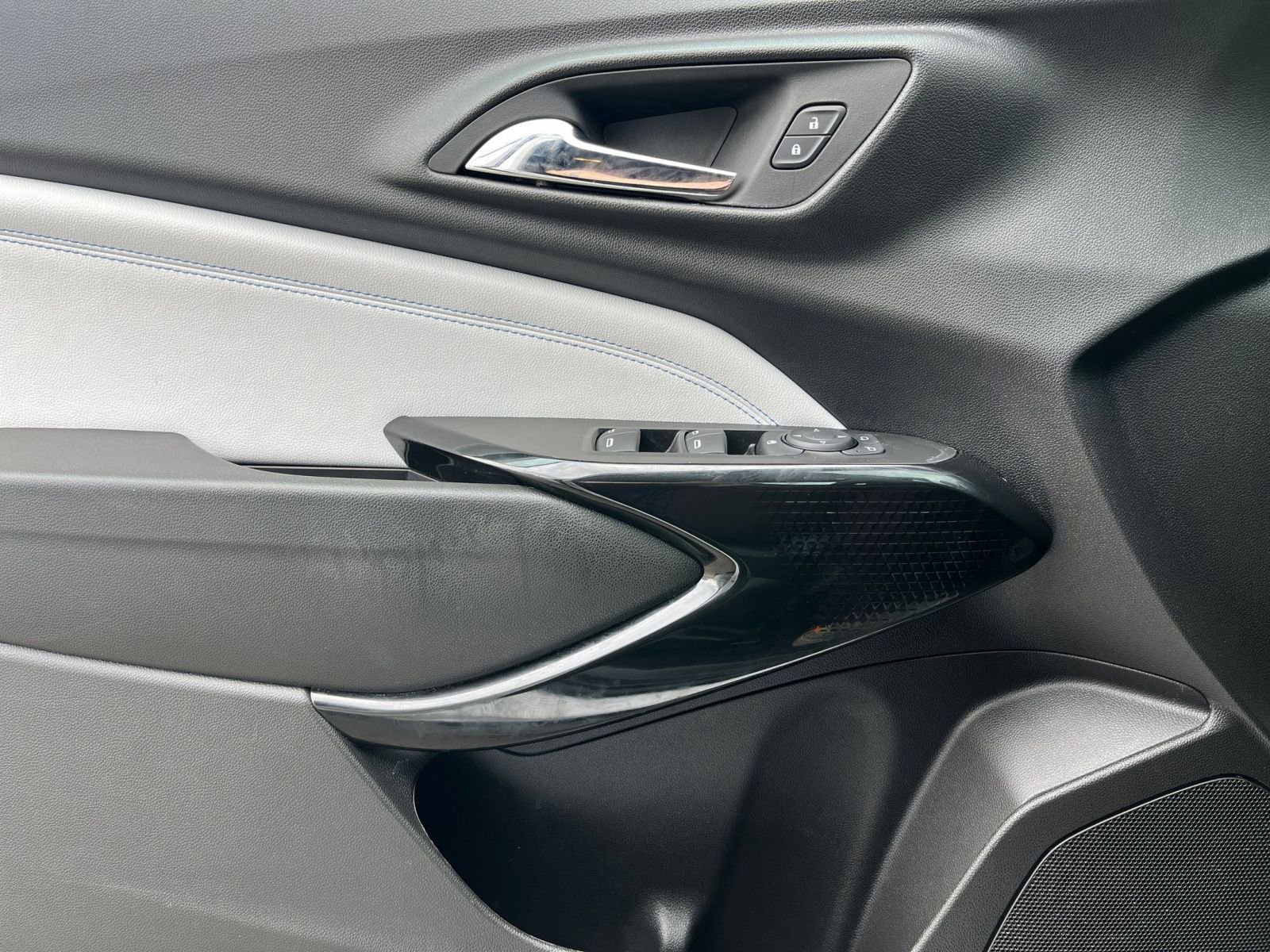 Used 2025 Chevrolet Trax LT image 18