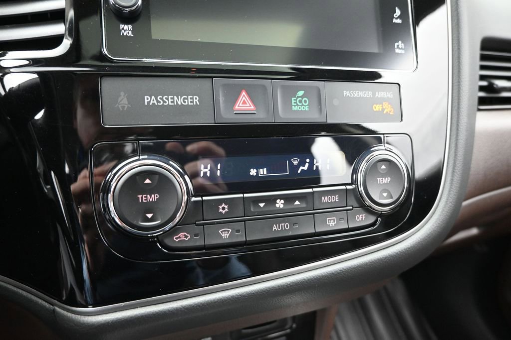 Used 2018 Mitsubishi Outlander GT AWD/4WD image 25