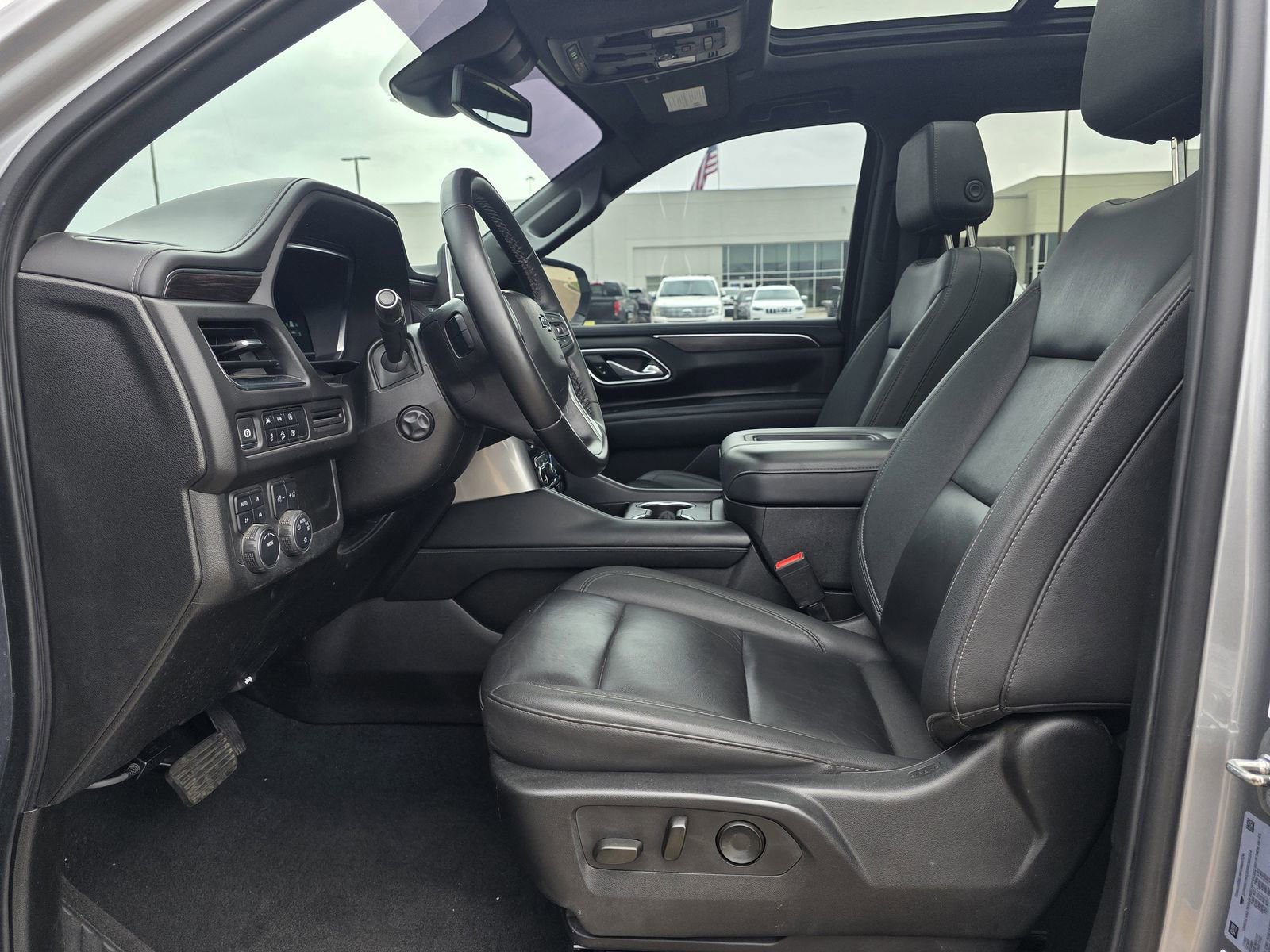 Used 2024 Chevrolet Tahoe Z71 w/ Luxury Package AWD/4WD image 17