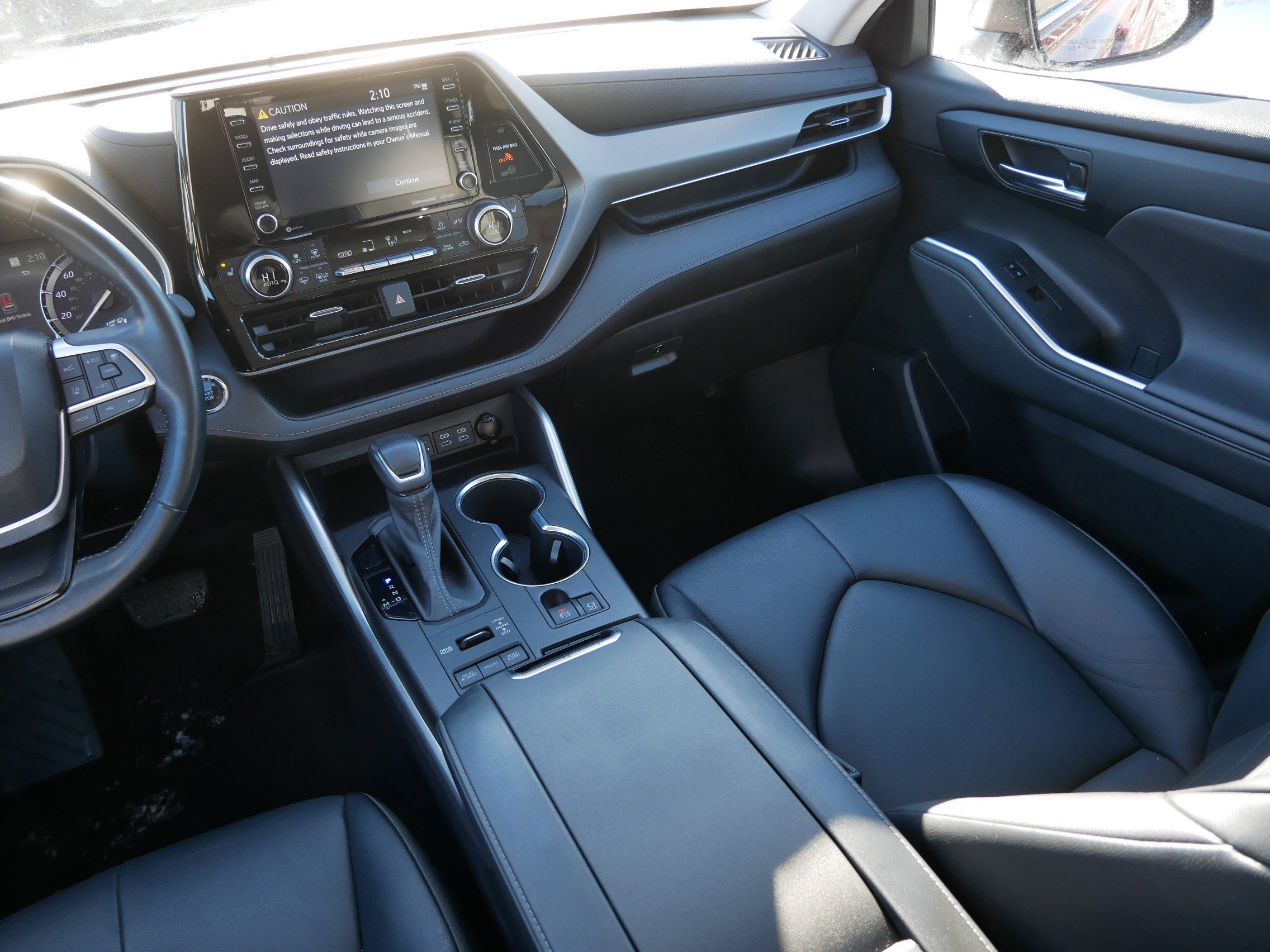 Used 2022 Toyota Highlander XLE image 19