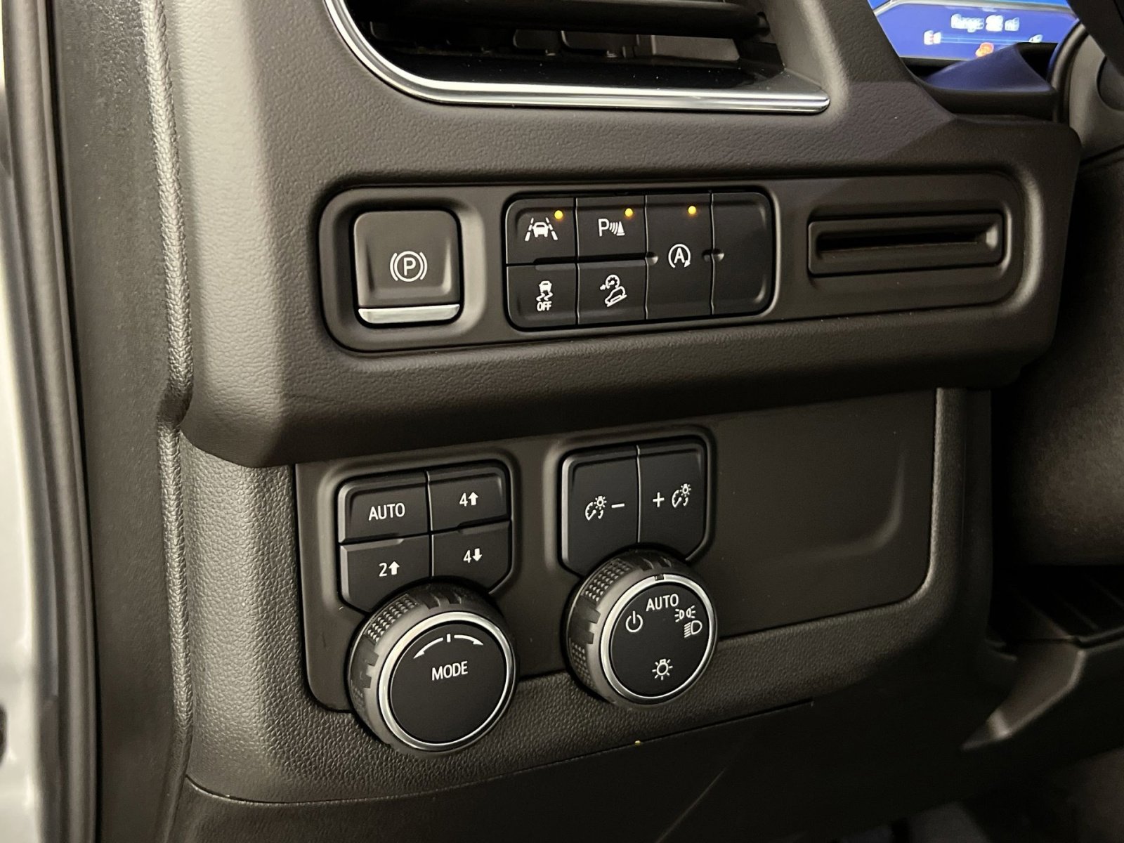 Used 2023 Chevrolet Tahoe Z71 image 32