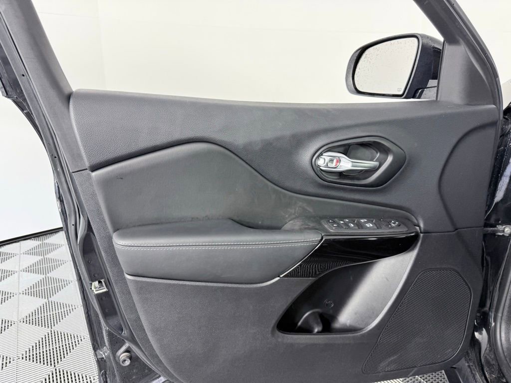 Used 2023 Jeep Cherokee Altitude Lux image 9