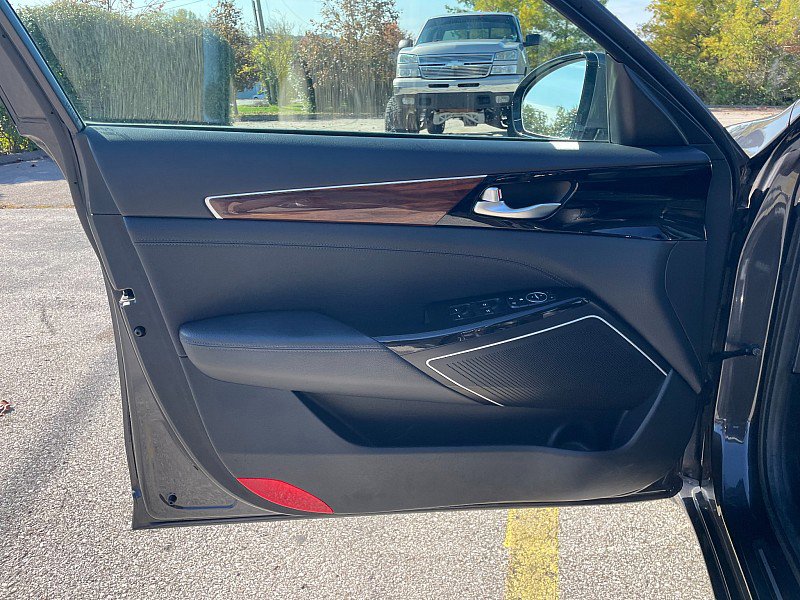 Used 2018 Kia Cadenza Premium image 11