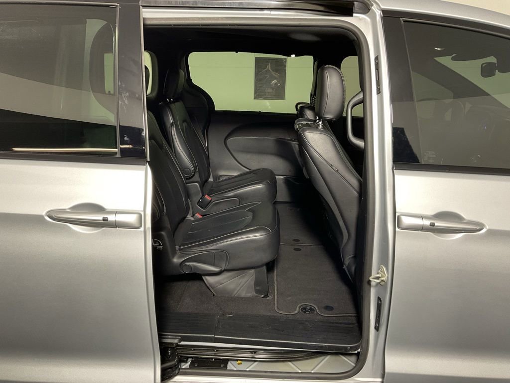 Used 2022 Chrysler Pacifica Touring-L w/ Uconnect Theater Family Group image 35