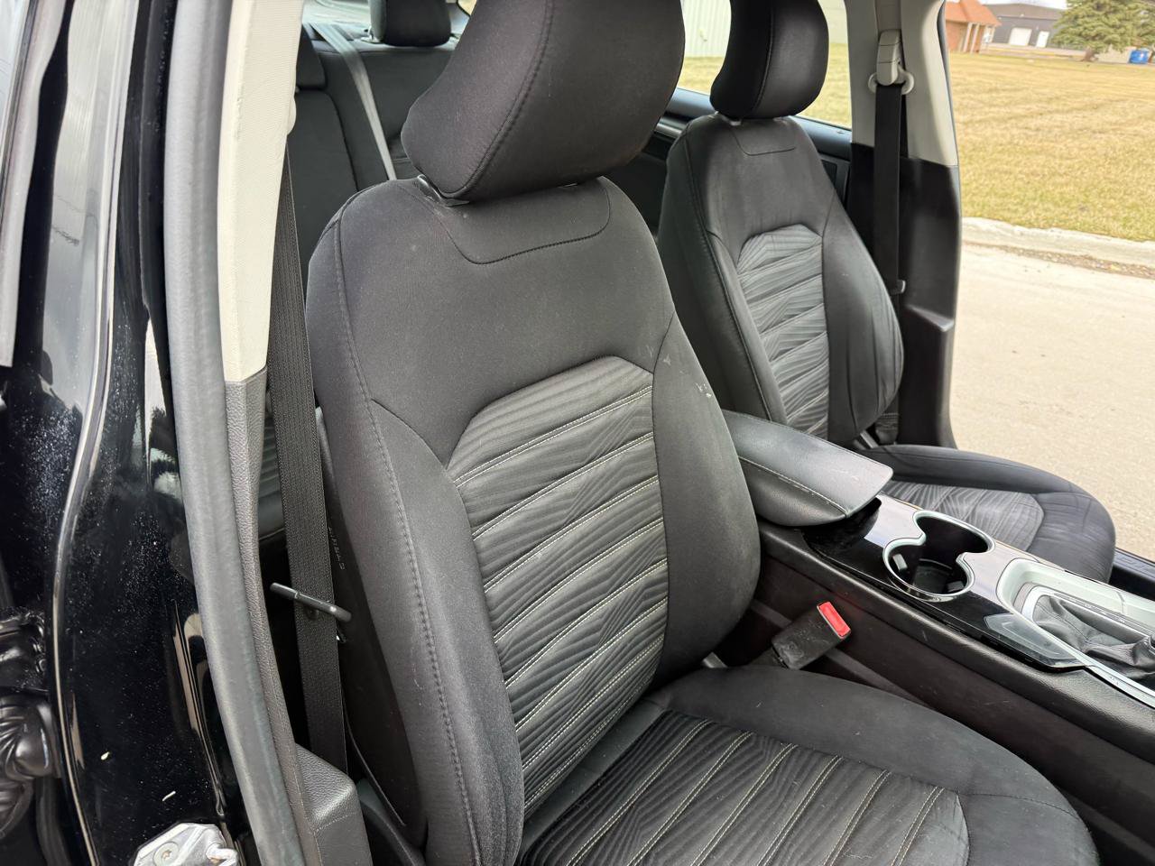 Used 2016 Ford Fusion SE FWD image 20