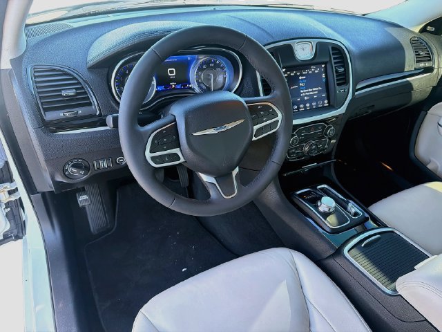 Used 2023 Chrysler 300 Touring L w/ Popular Equipment Group RWD image 10