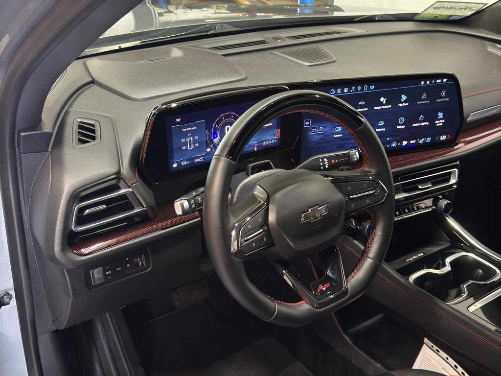 Used 2025 Chevrolet Traverse RS image 21