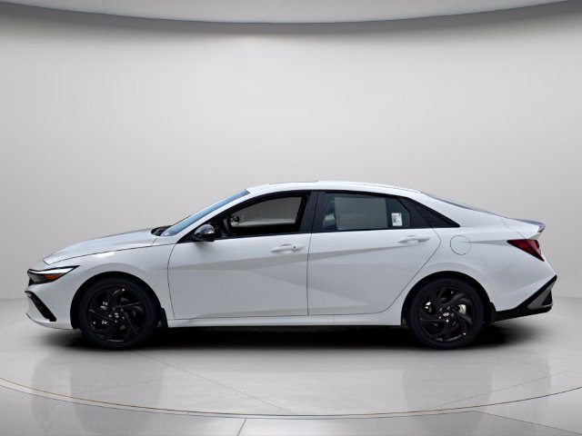 New 2026 Hyundai Elantra SEL Sport FWD image 2