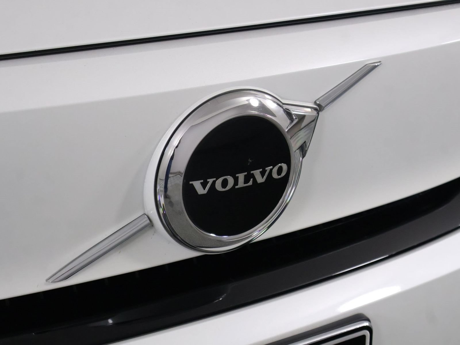 Used 2023 Volvo XC40 Recharge Core AWD/4WD image 25