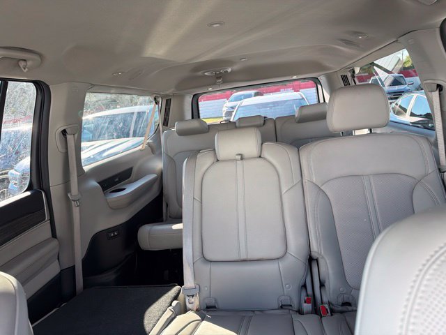 Used 2024 Jeep Wagoneer L Series II w/ Flexible Seating Group RWD image 8