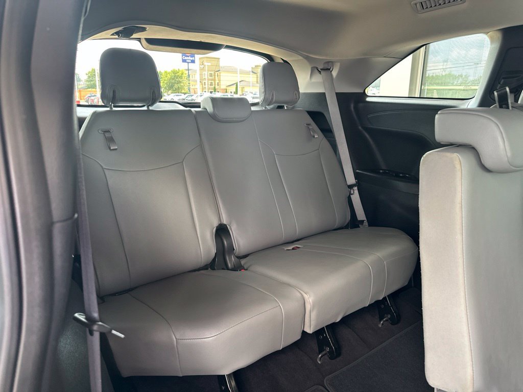 Certified 2025 Toyota Sienna XLE FWD image 17