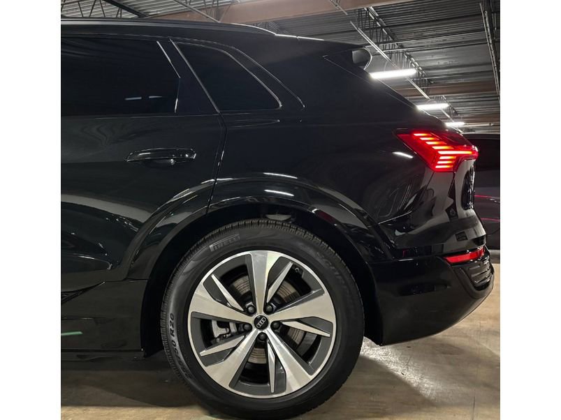 Used 2024 Audi Q8 e-tron Premium image 11