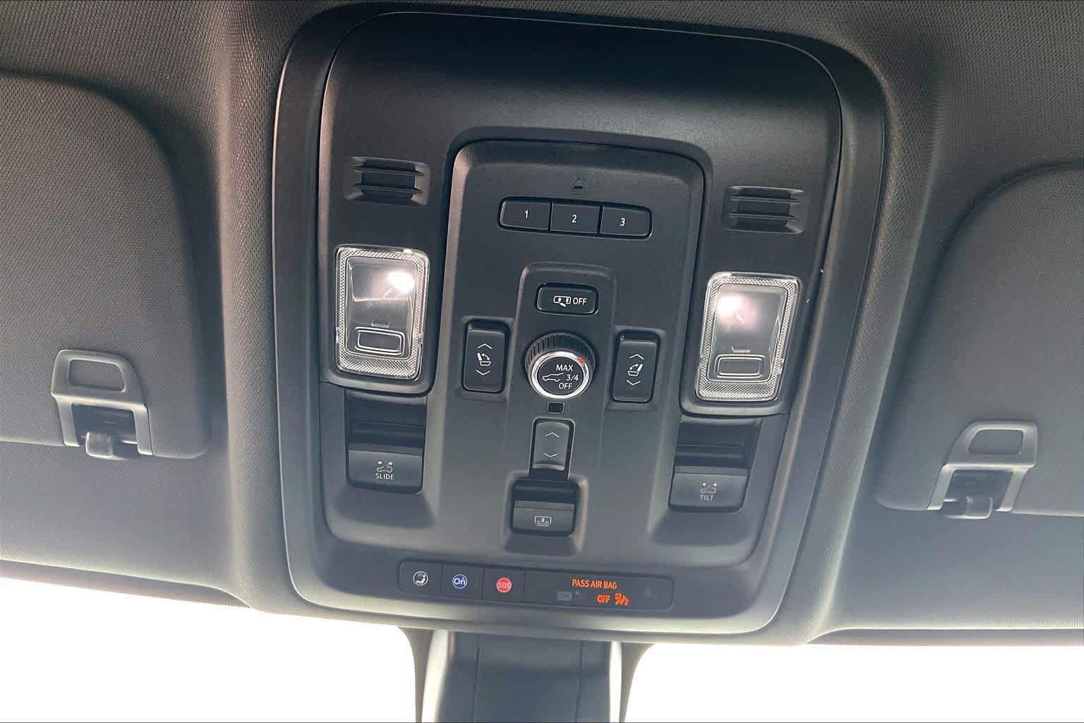 Used 2022 Chevrolet Tahoe Z71 w/ Z71 Off-Road Package AWD/4WD image 33
